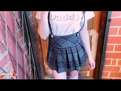 ❤️ 女学生深深地吸吮她的鸡巴，代替上课做爱 ❤️ Porno fb