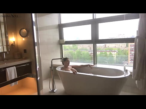 ❤️ 巨大的宝贝 激情地在浴室里撸起了她的阴部 ❤️ Porno fb