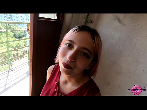 ❤️ 学生Sensual在内陆地区吸食陌生人--在他脸上射精 ❤️ Porno fb